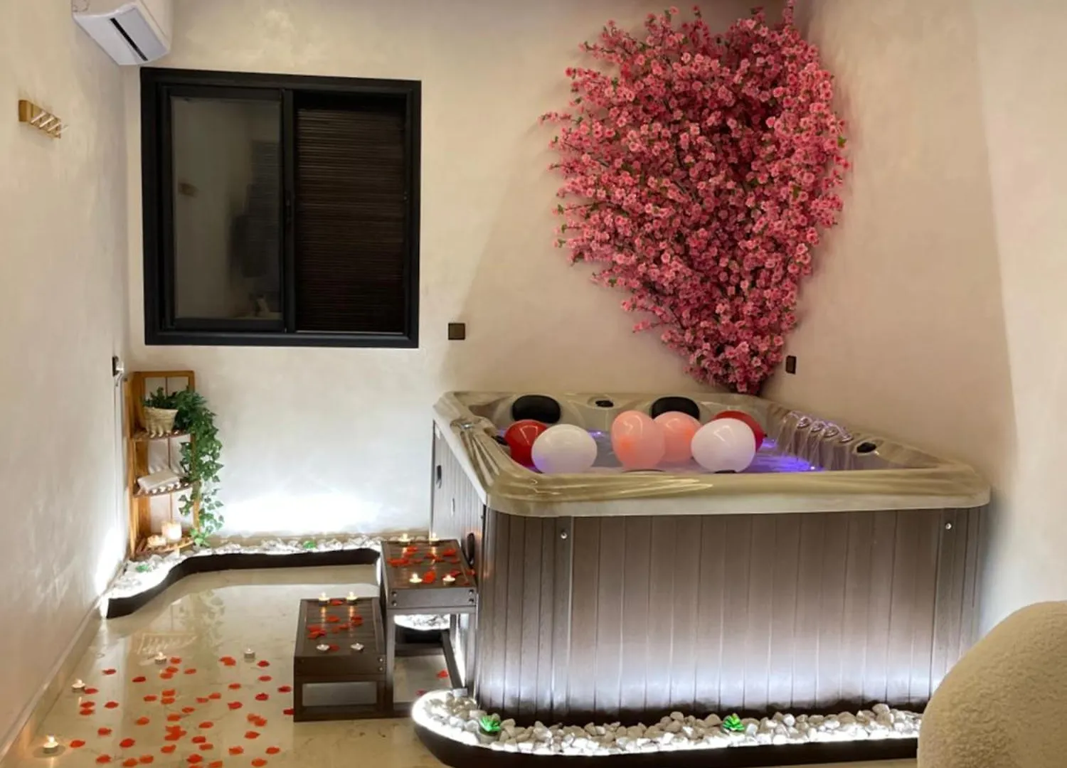Suite Luxueuse Avec Jacuzzi En Plein Coeur De Marrakech Marrakesh Apartment